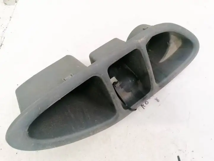 Toyota Previa (XR30, XR40) II (2000 - 2006) 66991228050 Вещевой ящик — фото 1