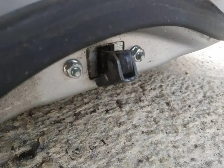 Toyota Corolla Verso AR10 (2004 - 2009) Ограничитель задней двери — фото 1