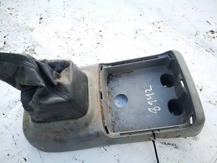Toyota Previa (XR30, XR40) II (2000 - 2006) 5881028300 Прочие детали салона — фото 1