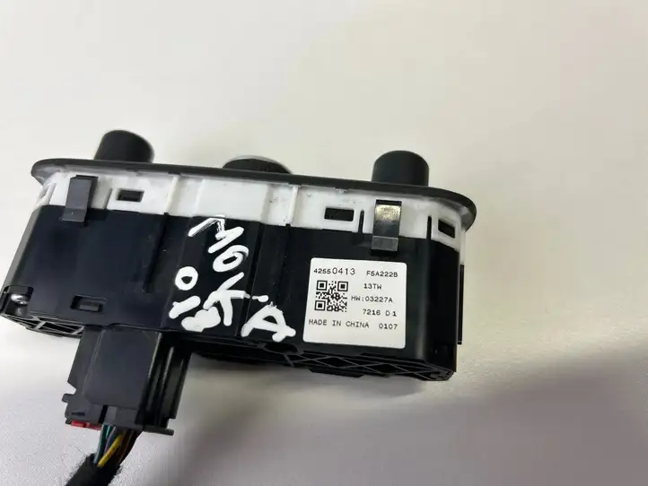 Opel Mokka X (2016 - 2019) 42550413 Включатель фонарей — фото 3