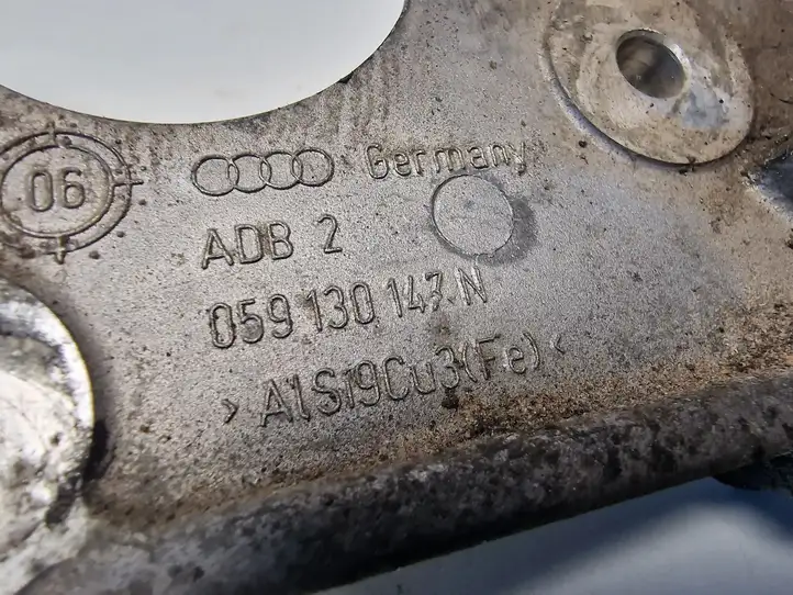 Audi Q7 4L (2005 - 2009) 059130147N Кронштейн топливного насоса — фото 3