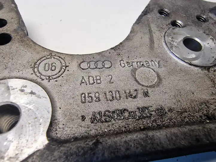 Audi Q7 4L (2005 - 2009) 059130147N Кронштейн топливного насоса — фото 2