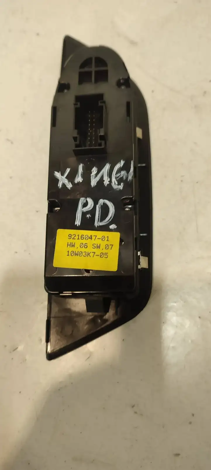 BMW X1 E84 (2009 - 2015) 9216047 Кнопка стеклоподъемников — фото 2