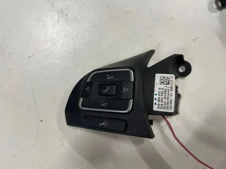 Volkswagen PASSAT B7 (2011 - 2014) 307355785 Кнопки на рулевом колесе — фото 2