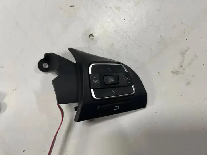 Volkswagen PASSAT B7 (2011 - 2014) 307355785 Кнопки на рулевом колесе — фото 5