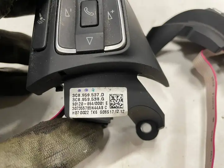 Volkswagen PASSAT B7 (2011 - 2014) 307355785 Кнопки на рулевом колесе — фото 6