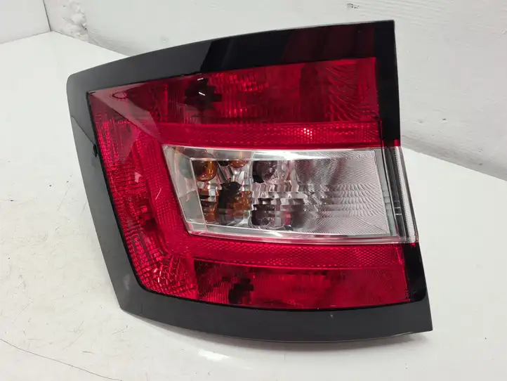 Skoda Fabia Mk3 (NJ) (2015 - 2021) 6V9945095 Задний фонарь в кузове — фото 1