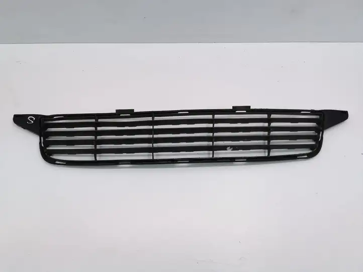 Toyota Avensis T270 (2009 - 2012) 5311205080 Нижняя решетка переднего бампера — фото 1