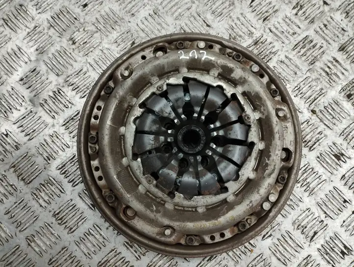 Nissan Juke I F15 (2010 - 2018)  301016946R Комплект сцепления