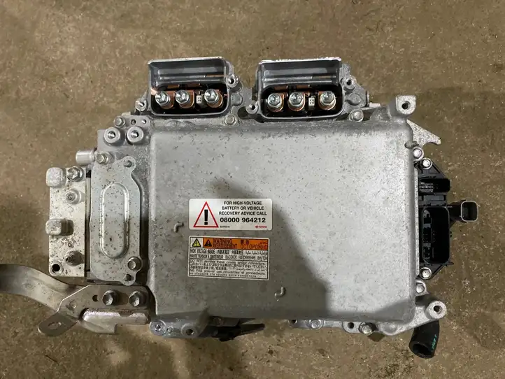 Toyota RAV 4 (XA40) (2012 - 2018) 2252114201016 Инвертор напряжения — фото 1