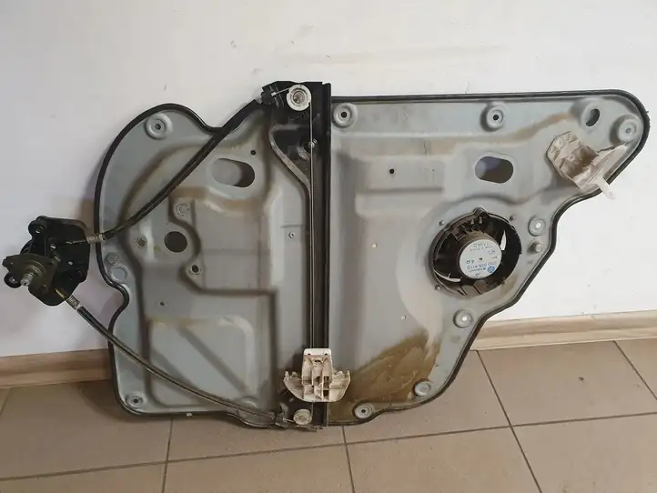 Volkswagen Touran I (2003 - 2010) 1T0839461N Механический стеклоподъемник задней двери — фото 1
