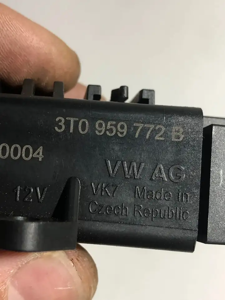 Audi A7 S7 4G (2010 - 2014) 3T0959772B Реле обогрева — фото 3