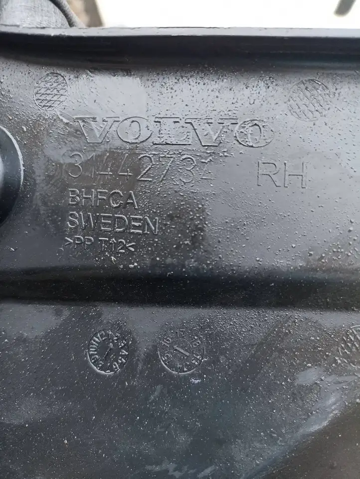 Volvo XC90 (2014 - 2019) 31442734 Облицовка радиатора — фото 4