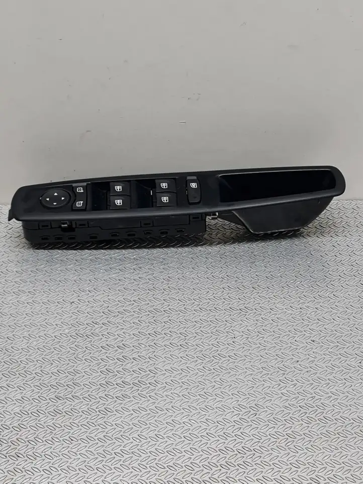Renault Megane III (2009 - 2016) 809610016R Блок кнопок стеклоподъемников — фото 2