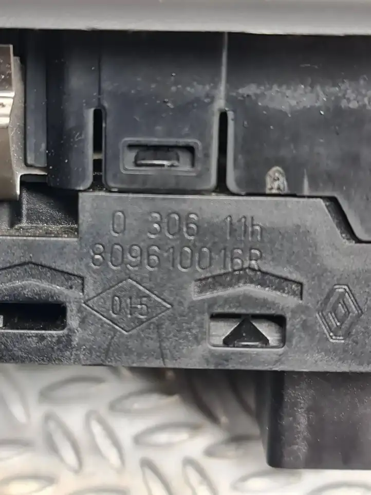 Renault Megane III (2009 - 2016) 809610016R Блок кнопок стеклоподъемников — фото 5