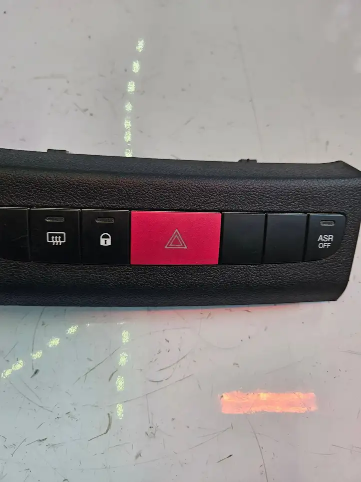 Peugeot Boxer (2015 - ) 7355861650 Включатель аварийных фонарей — фото 4