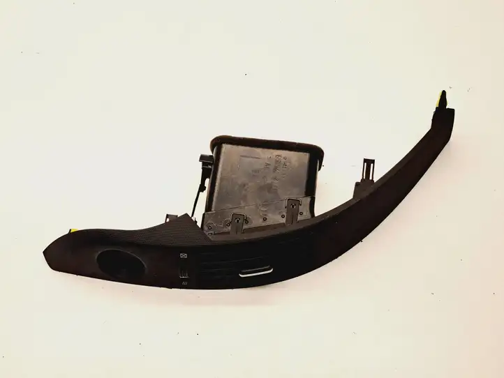 Toyota Corolla Verso AR10 (2004 - 2009) 5567064010 Центральный воздушный дефлектор — фото 2