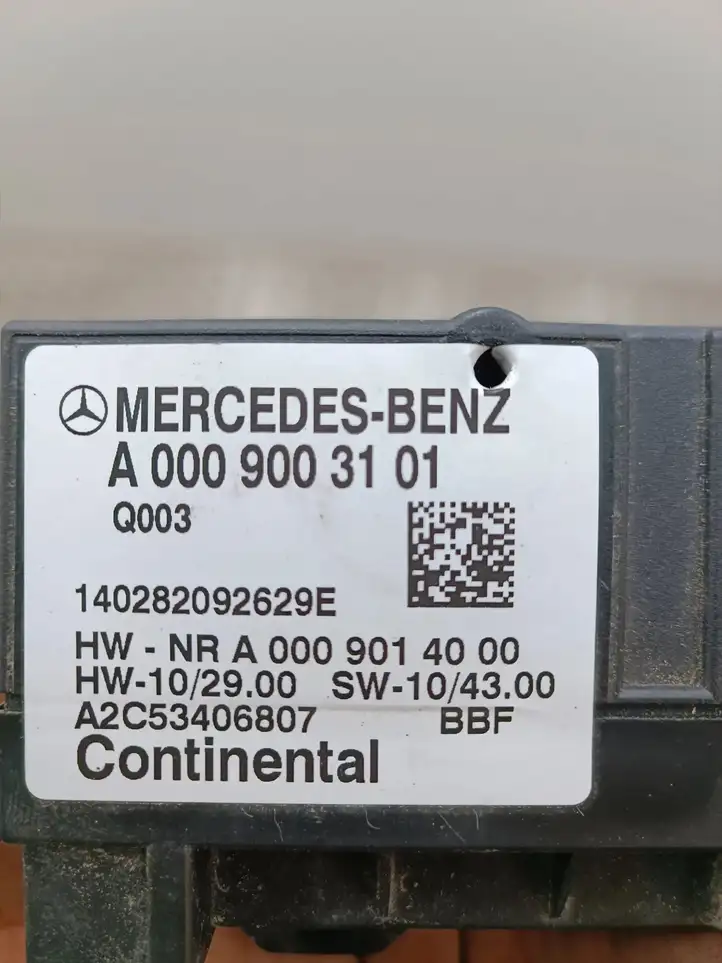 Mercedes-Benz ML W166 (2012 - 2017) A0009003101 Блок управления топливным насосом — фото 4