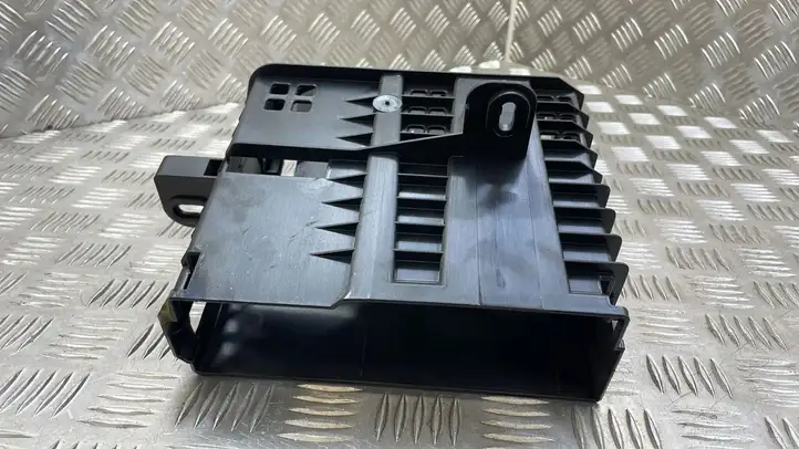 Audi Q5 SQ5 (2008 - 2012) 8R0035209A Кронштейн усилителя звука — фото 2