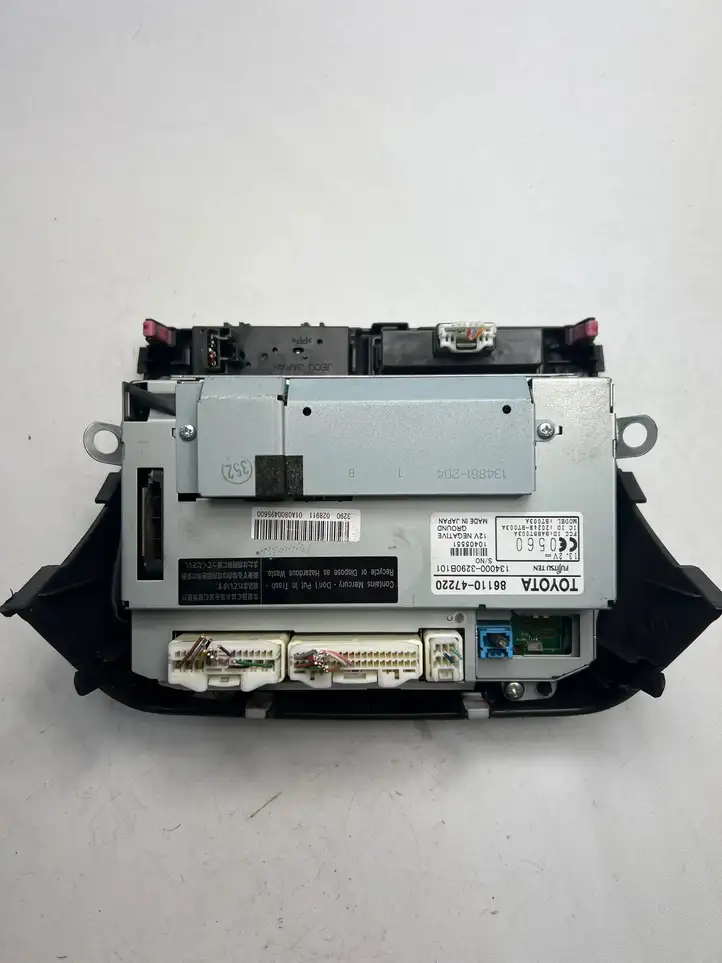 Toyota Prius (XW20) (2003 - 2009) 8611047220 Магнитола / мультимедийная система — фото 2