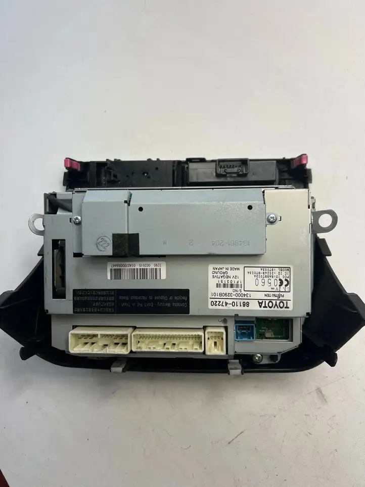 Toyota Prius (XW20) (2003 - 2009) 8611047220 Магнитола / мультимедийная система — фото 2
