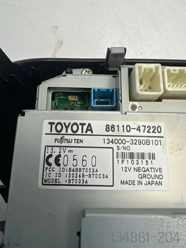 Toyota Prius (XW20) (2003 - 2009) 8611047220 Магнитола / мультимедийная система — фото 3