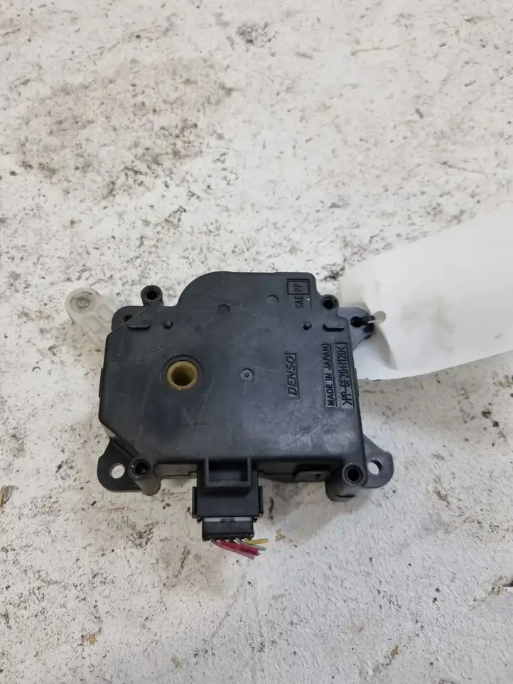 Toyota Avensis T250 (2003 - 2006) 0637008680 Двигатель задвижки потока воздуха — фото 2