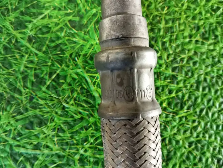 BMW M5 E60/E61 (2004 - 2010) 7835128 Масляная трубка охлаждения — фото 4