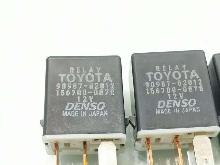 Toyota RAV 4 (XA20) (2000 - 2005) 90987-02012 Другое реле — фото 3