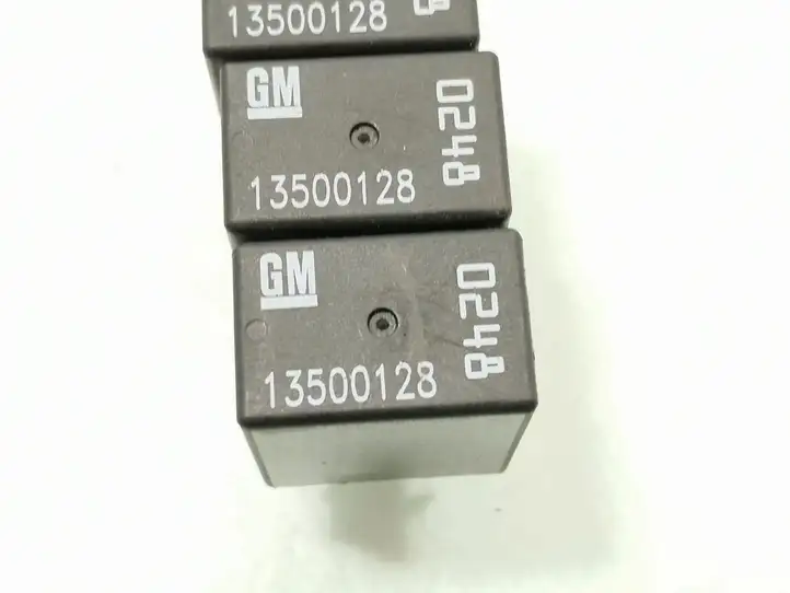 Opel Insignia A (2008 - 2017) 13500128 Другое реле — фото 3