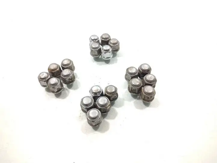 Chevrolet Captiva (2006 - 2011) Колёсные болты и гайки — фото 1