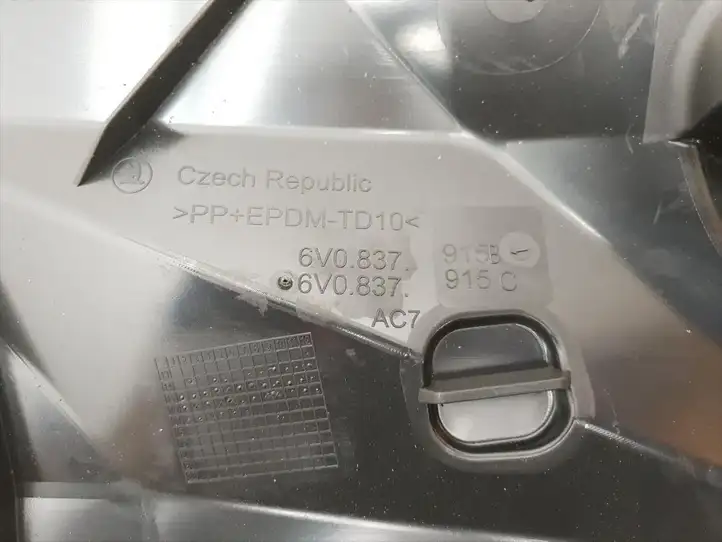 Skoda Fabia Mk3 (NJ) (2015 - 2021) 6V0837915B Прочая отделка передней двери — фото 3