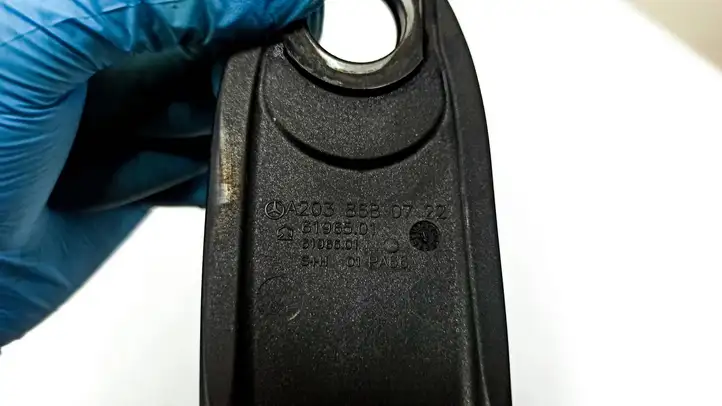 Mercedes-Benz (2008 - 2011) A2038680722 Накладка ремня безопасности — фото 7