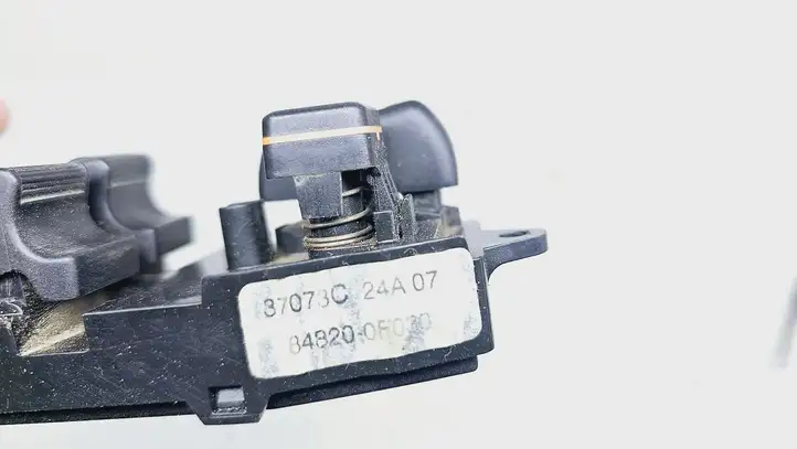 Toyota Corolla Verso AR10 (2004 - 2009) 848200F030 Блок кнопок стеклоподъемников — фото 2