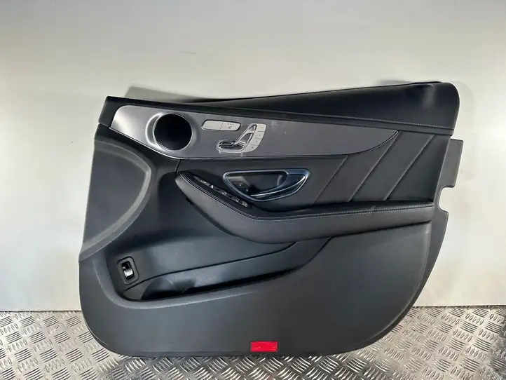 Mercedes-Benz C W205 (2014 - 2021) Обшивка передней двери — фото 1