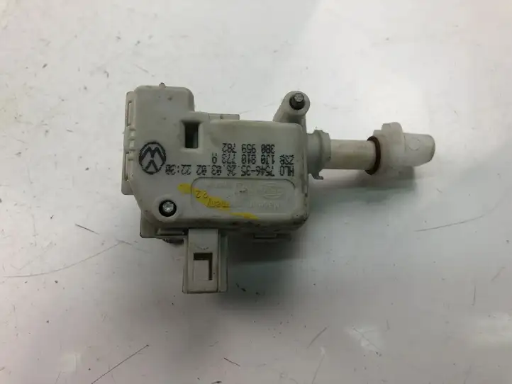 Volkswagen Bora (1998 - 2005) 1J0810773A Отделка лючка топливного бака — фото 2