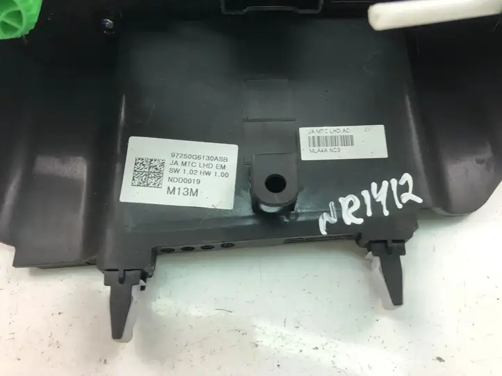 Kia Picanto (2015 - 2017) 97250G6130ASB Управление климат контролем — фото 3