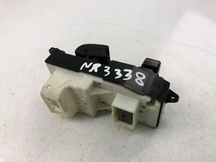 Toyota RAV 4 (XA20) (2000 - 2005) 8482042160 Блок кнопок стеклоподъемников — фото 3