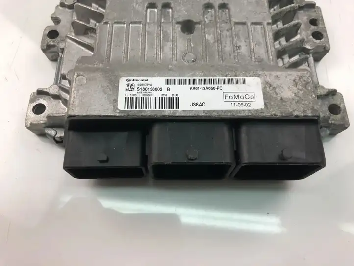 Mazda 3 II (2011 - 2013) AV6112A650PC Блок управления двигателем (ECU) — фото 2