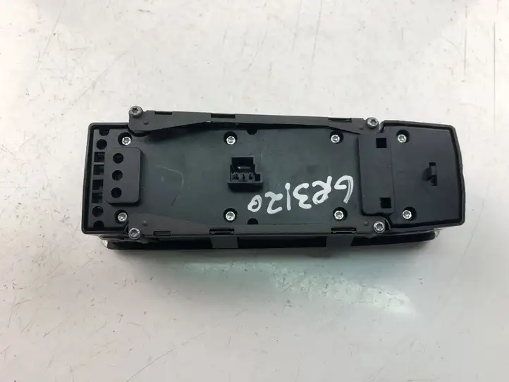 Mercedes-Benz A W176 (2012 - 2018) 1669054300 Блок кнопок стеклоподъемников — фото 3