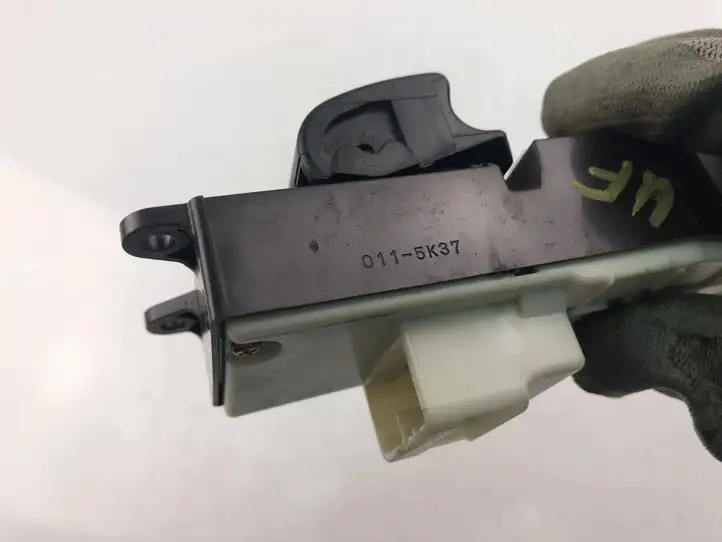 Toyota Yaris (2003 - 2005) 848200D040 Блок кнопок стеклоподъемников — фото 4