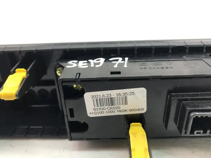 Kia Ceed (2012 - 2015) 93700CR020 Включатель фонарей — фото 3