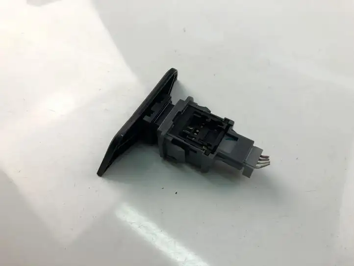 Subaru Trezia (2010 - 2016) 15B060 Включатель аварийных фонарей — фото 4