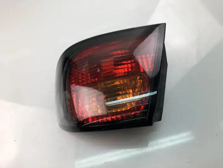 Nissan Primera (2000 - 2001) 265509F500 Задний фонарь в крышке багажника — фото 2