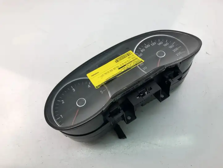 Volkswagen Polo V 6R (2009 - 2015) 6R0920861F Спидометр — фото 1