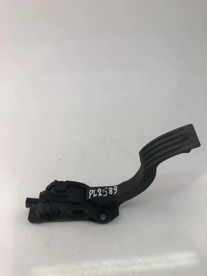 Ford Focus (2011 - 2015) 17388800 Кронштейн педали акселератора — фото 2