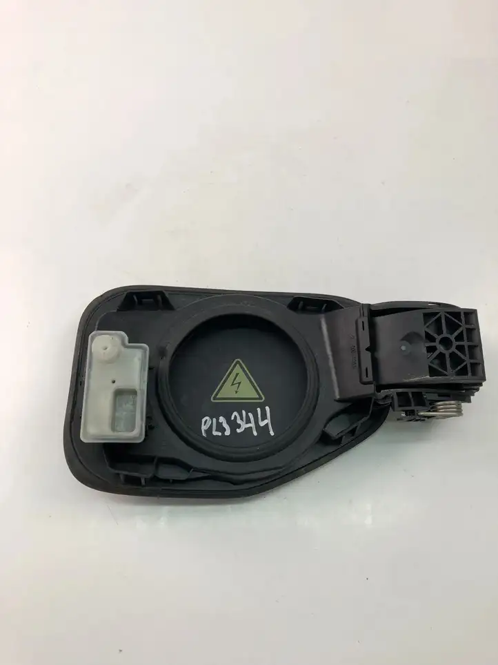 Volvo XC40 (2017 - ) 31356739 Крышка топливного бака — фото 3