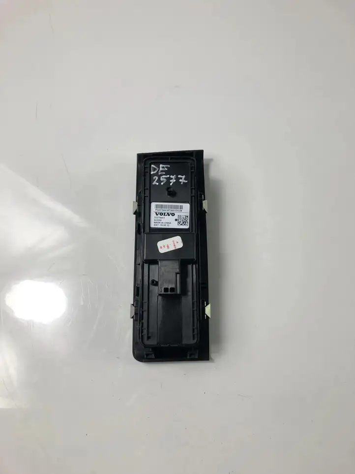 Volvo XC40 (2017 - ) 32279441 Кнопка стеклоподъемников — фото 4