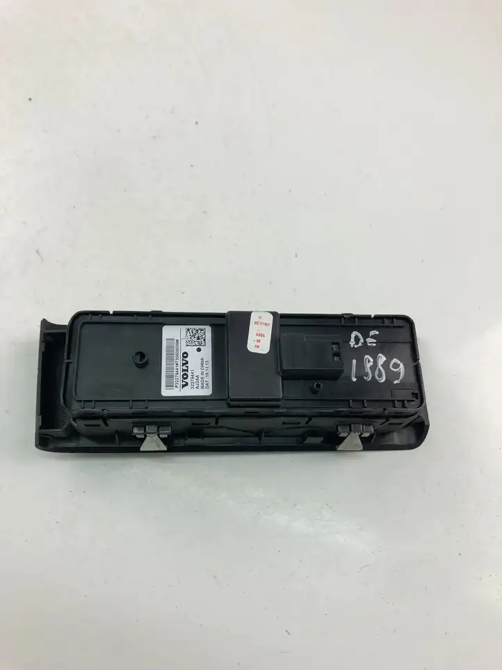 Volvo XC40 (2017 - ) 32279441 Кнопка стеклоподъемников — фото 4