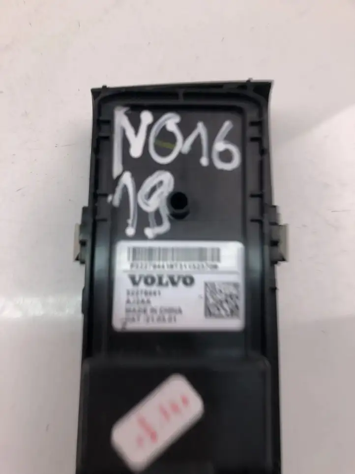 Volvo XC40 (2017 - ) 32279441 Кнопка стеклоподъемников — фото 3